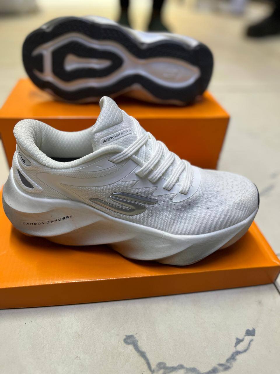 Skechers Aero Burst Running Shoes - Image 2
